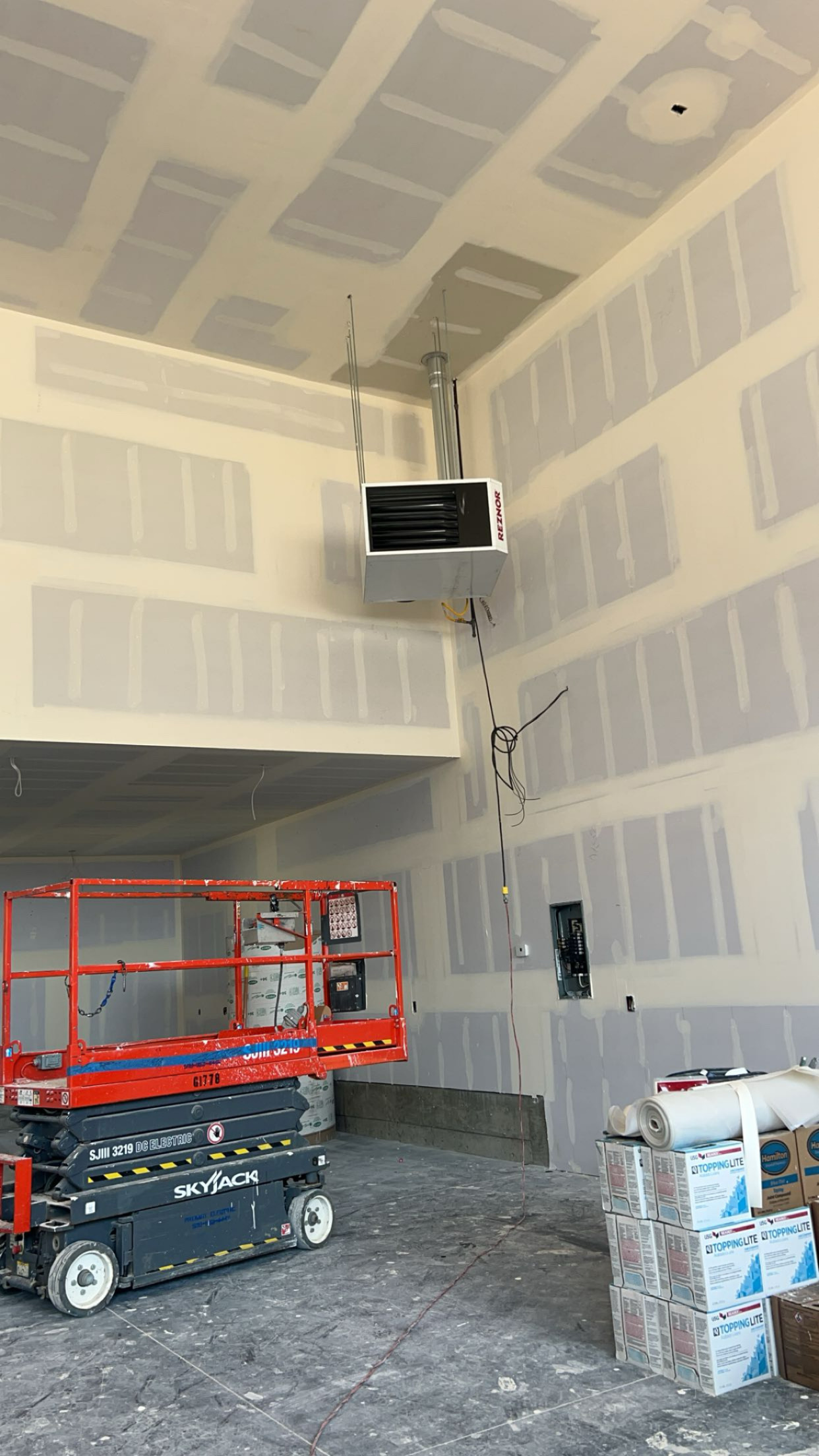 Reznor commercial unit heater ceiling mount new construction warehouse Yakima WA